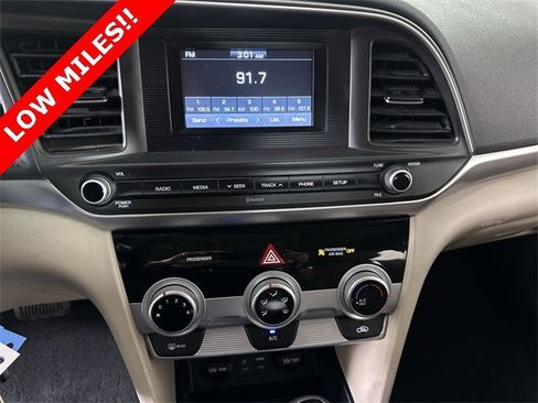 Used 2019 Hyundai Elantra SE image 13