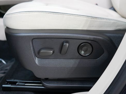 Used 2021 Buick Envision Essence AWD/4WD image 27