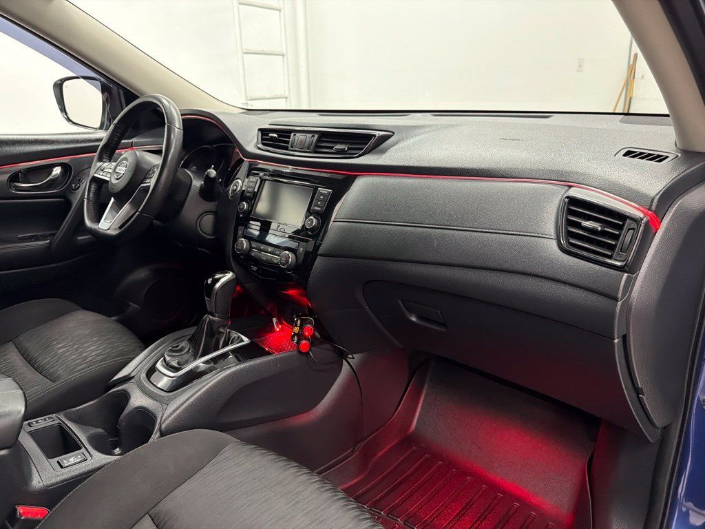 Used 2020 Nissan Rogue SV AWD/4WD image 30