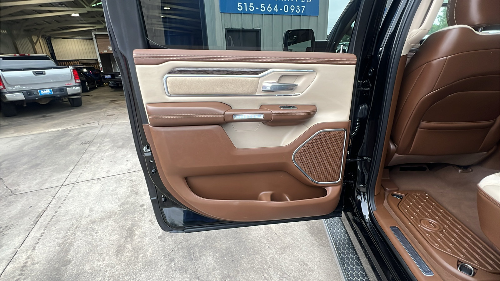 Used 2019 RAM 1500 Laramie AWD/4WD image 15