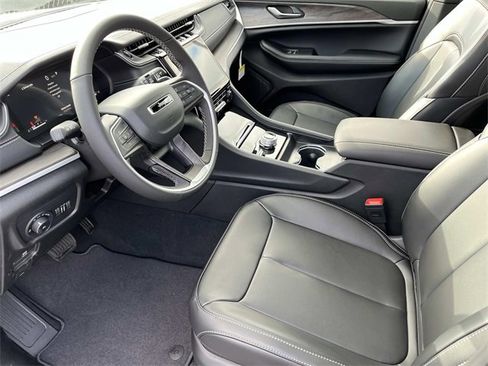 New 2025 Jeep Grand Cherokee Limited w/ Black Appearance Package image 21