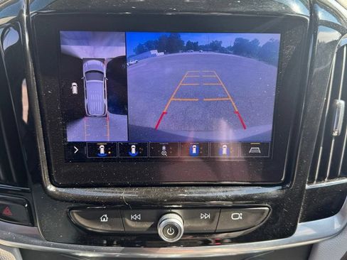 Used 2020 Chevrolet Traverse LT w/ LT Premium Package AWD/4WD image 8