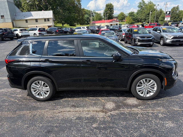 Used 2023 Mitsubishi Outlander ES AWD/4WD image 5