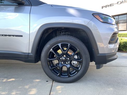 Used 2023 Jeep Compass Latitude w/ Sun and Sound Group AWD/4WD image 13