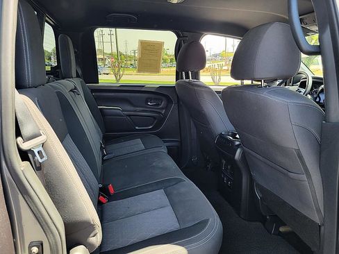 Used 2023 Nissan Titan SV w/ SV Convenience Package AWD/4WD image 18