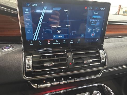 Used 2024 Lincoln Navigator Premiere image 23
