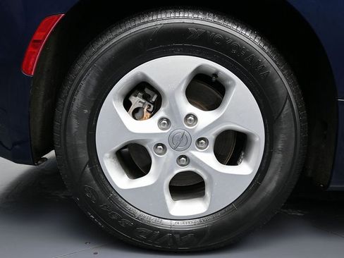 Used 2017 Chrysler Pacifica Touring Plus image 12