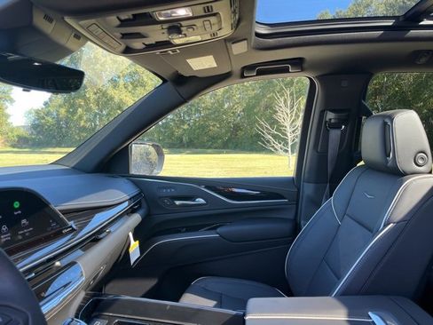 Used 2024 Cadillac Escalade ESV Sport w/ Touring Package image 17