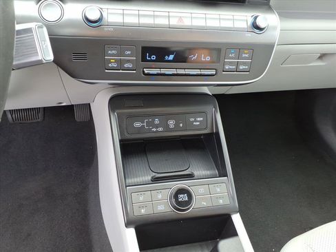 Used 2024 Hyundai Kona Limited image 11