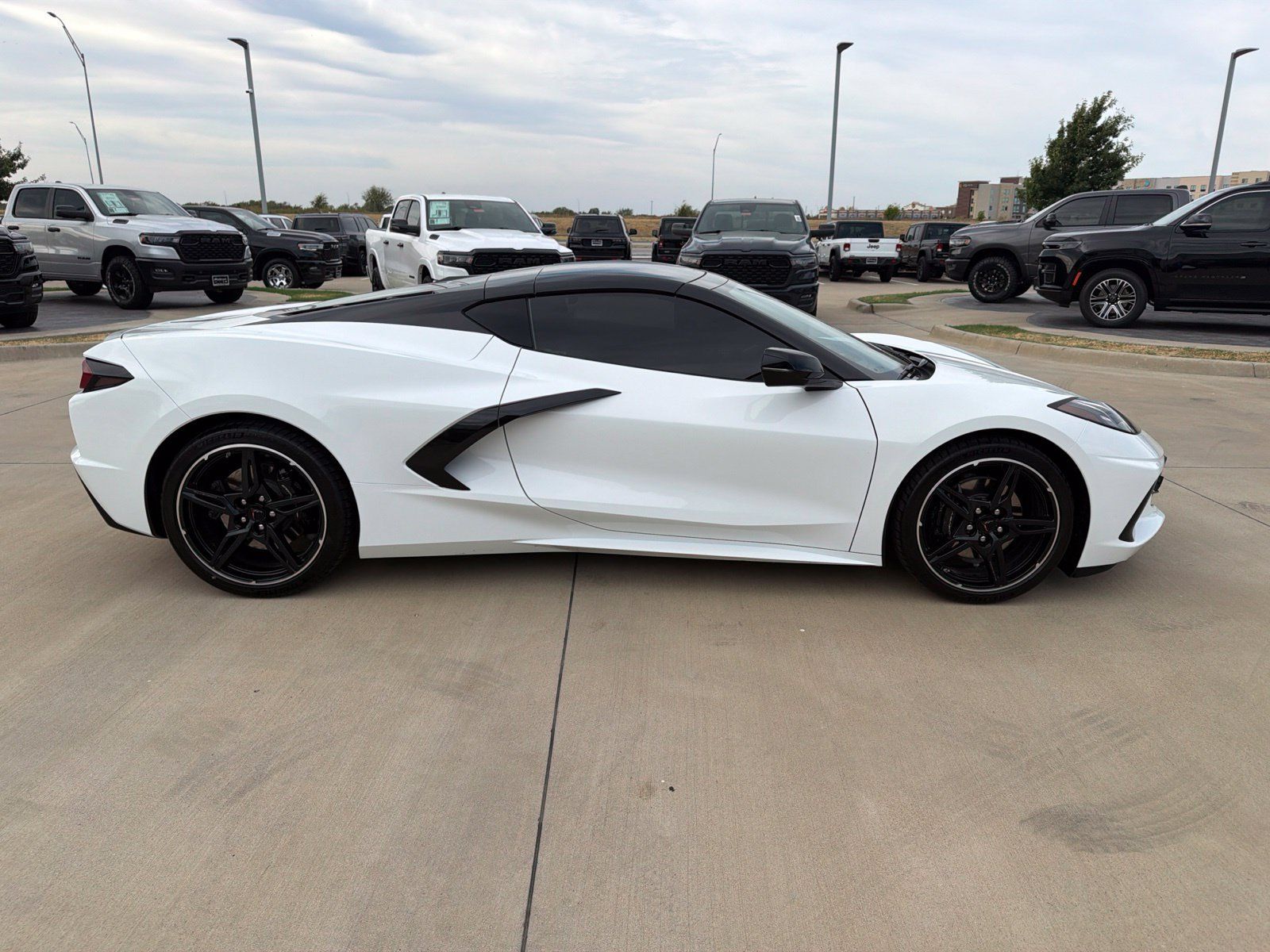 Used 2025 Chevrolet Corvette Stingray Coupe w/ 1LT RWD image 6