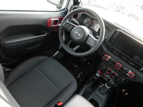 Used 2024 Jeep Wrangler Unlimited Rubicon image 9