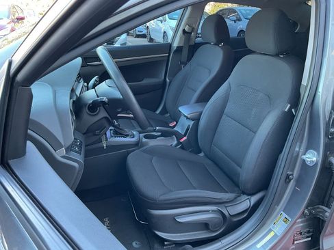 Used 2020 Hyundai Elantra SE w/ Cargo Package (C1) image 13