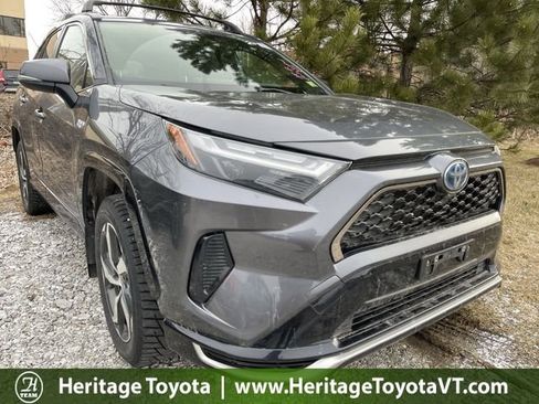 Used 2022 Toyota RAV4 SE image 1