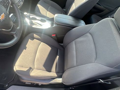 Used 2020 Chevrolet Malibu LT image 12