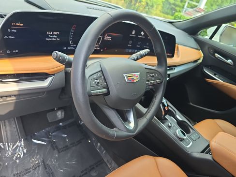 Used 2024 Cadillac XT4 Premium Luxury w/ Technology Package FWD image 16