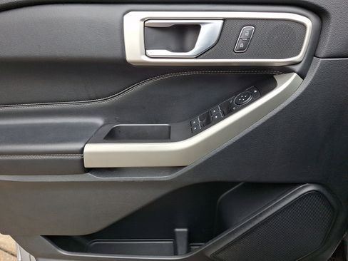 Certified 2021 Ford Explorer XLT w/ Equipment Group 202A image 15