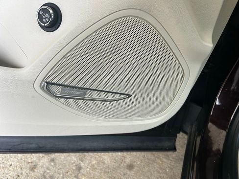 Used 2022 Buick Envision Avenir w/ Technology Package II image 11