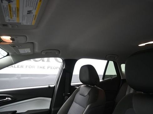 Used 2025 Chevrolet Trax LT w/ Driver Confidence Package FWD image 19