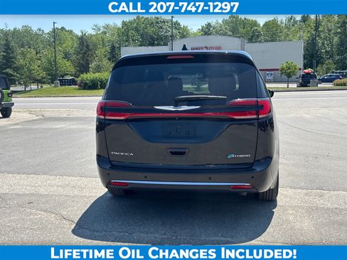 Used 2023 Chrysler Pacifica Limited FWD image 6
