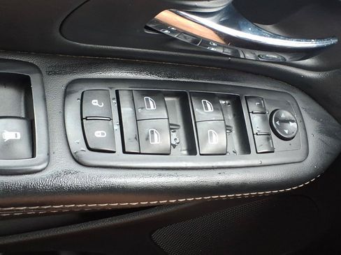 Used 2016 Dodge Grand Caravan SE FWD image 24