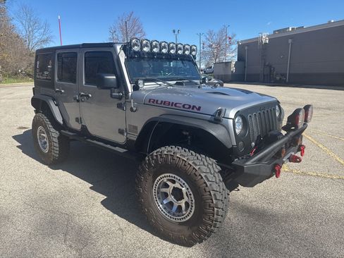 Used 2018 Jeep Wrangler Unlimited Rubicon w/ Cold Weather Group image 3