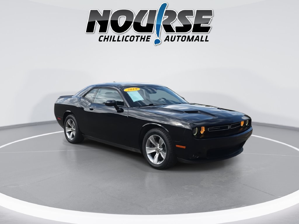 Used 2019 Dodge Challenger SXT w/ Driver Convenience Group RWD image 2