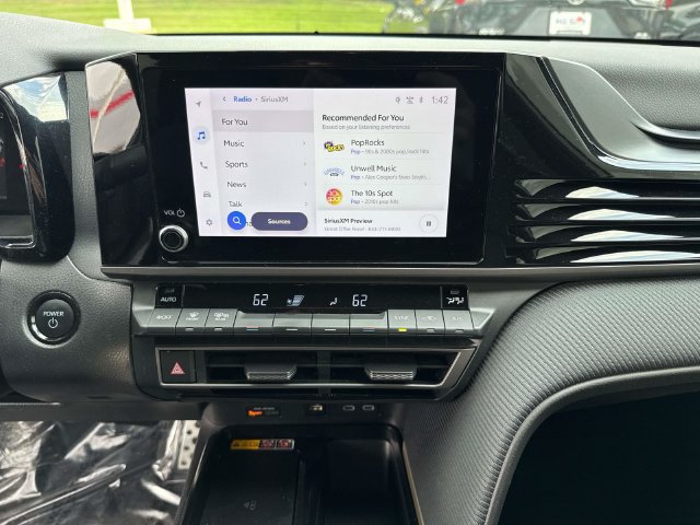 Used 2025 Toyota Camry SE FWD image 28