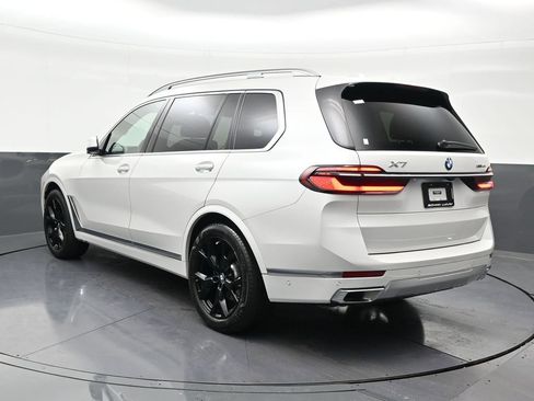 Used 2024 BMW X7 xDrive40i w/ Premium Package image 3
