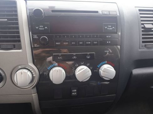 Used 2013 Toyota Tundra 4x4 CrewMax w/ Tow Pkg image 10