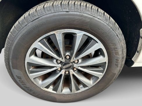 Used 2015 Lincoln Navigator 4WD image 9