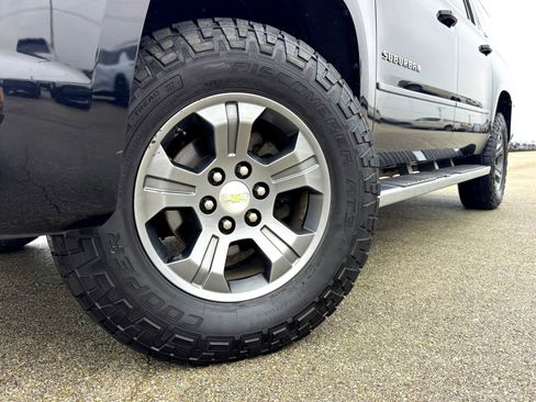 Used 2016 Chevrolet Suburban LT image 2