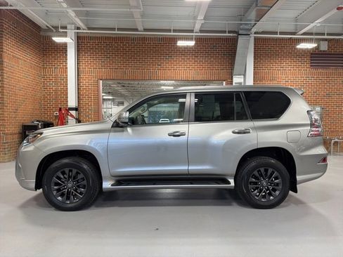 Used 2023 Lexus GX 460 Premium w/ Premium Package image 4