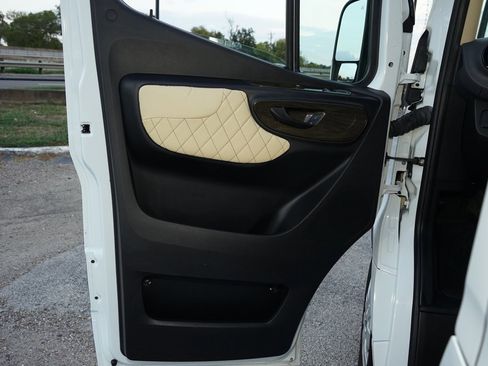 Used 2022 Mercedes-Benz Sprinter 3500 image 18