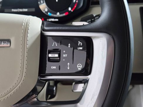 Used 2025 Land Rover Range Rover Long Wheelbase SE image 32