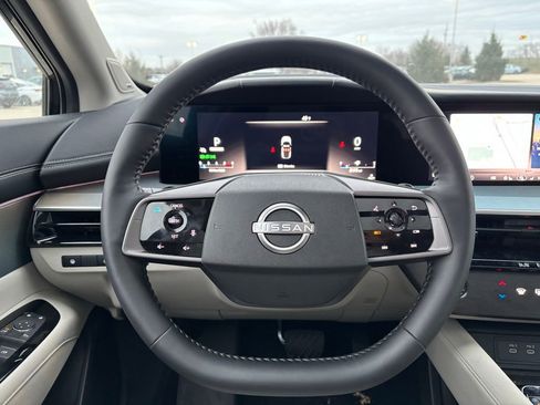 Used 2025 Nissan Murano SL image 11