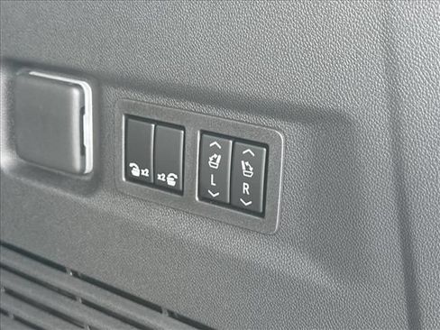 New 2026 GMC Yukon XL AT4 Ultimate AWD/4WD image 12