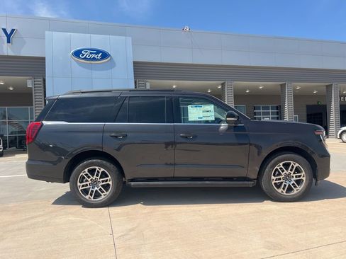 New 2025 Ford Expedition Active AWD/4WD image 3