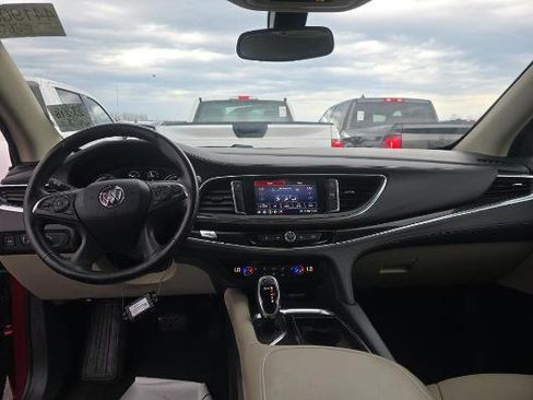 Used 2020 Buick Enclave Essence image 2