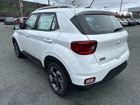 New 2026 Hyundai Venue SEL image 3