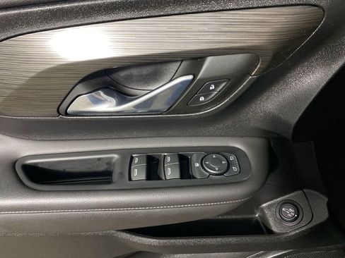 Used 2023 GMC Terrain SLE w/ Driver Convenience Package image 13