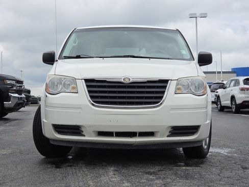 Used 2008 Chrysler Town & Country LX FWD image 7