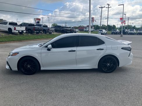 Used 2024 Toyota Camry XSE FWD image 4