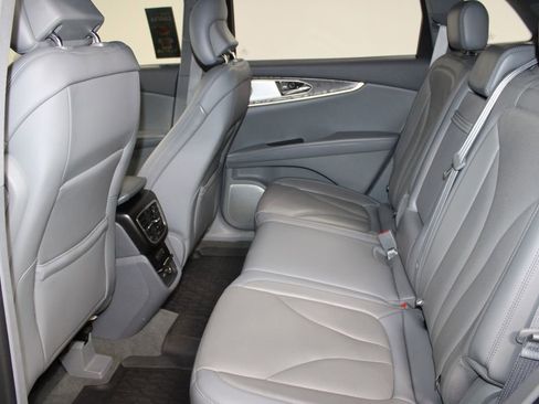 Used 2019 Lincoln Nautilus Reserve w/ Ultimate Package image 24