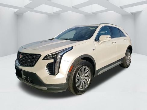 Used 2022 Cadillac XT4 Premium Luxury w/ Enhanced Visibility Package image 9