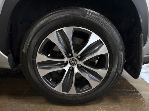 Used 2022 Toyota Highlander XLE image 30