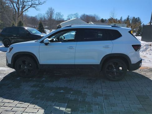 Used 2025 Volkswagen Taos SEL w/ Black Wheel Plus Package image 6