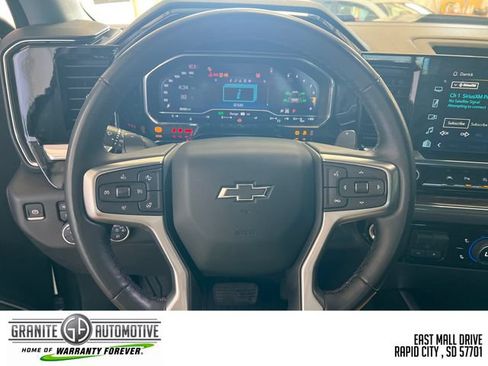 Used 2024 Chevrolet Silverado 1500 LT Trail Boss w/ LT Trail Boss Premium Package AWD/4WD image 4