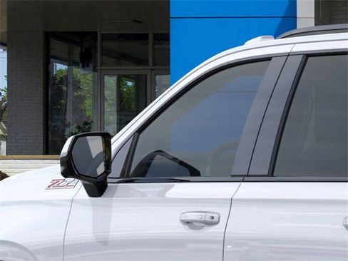 New 2026 Chevrolet Suburban Z71 image 12