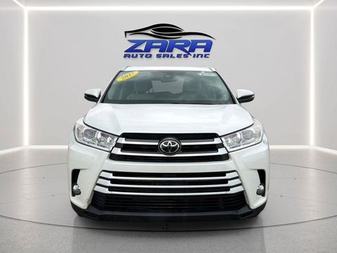 Used 2017 Toyota Highlander XLE AWD/4WD image 2