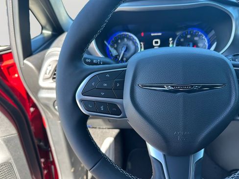 New 2026 Chrysler Pacifica Select image 21